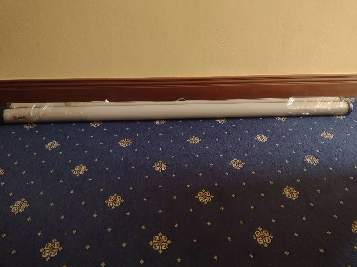 Projector screen - Image 2