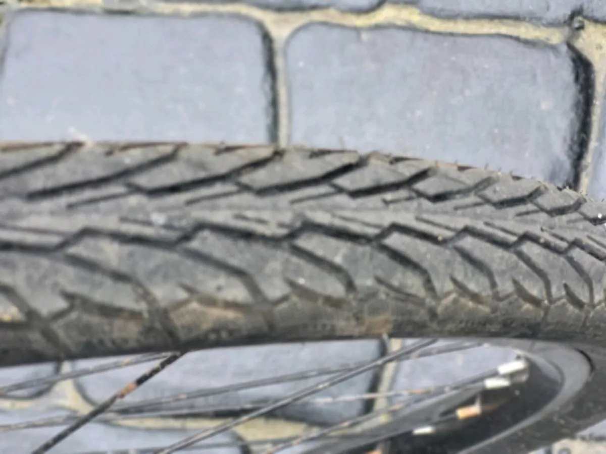 NICE LADIES BIKE GOOD CONDITION - Image 3