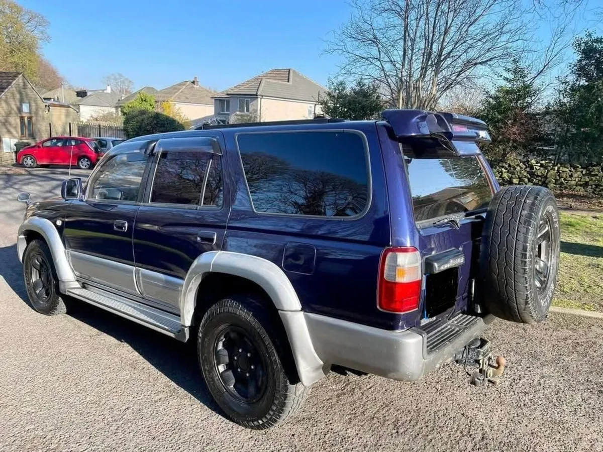 Toyota Hilux Surf - Image 3
