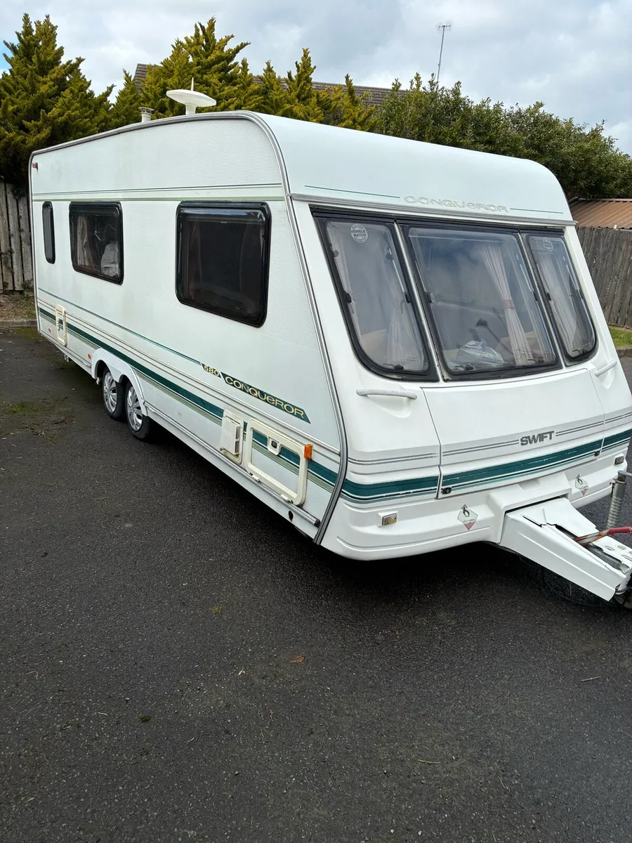 Switch Conqueror 4 Berth + Awning - Image 2