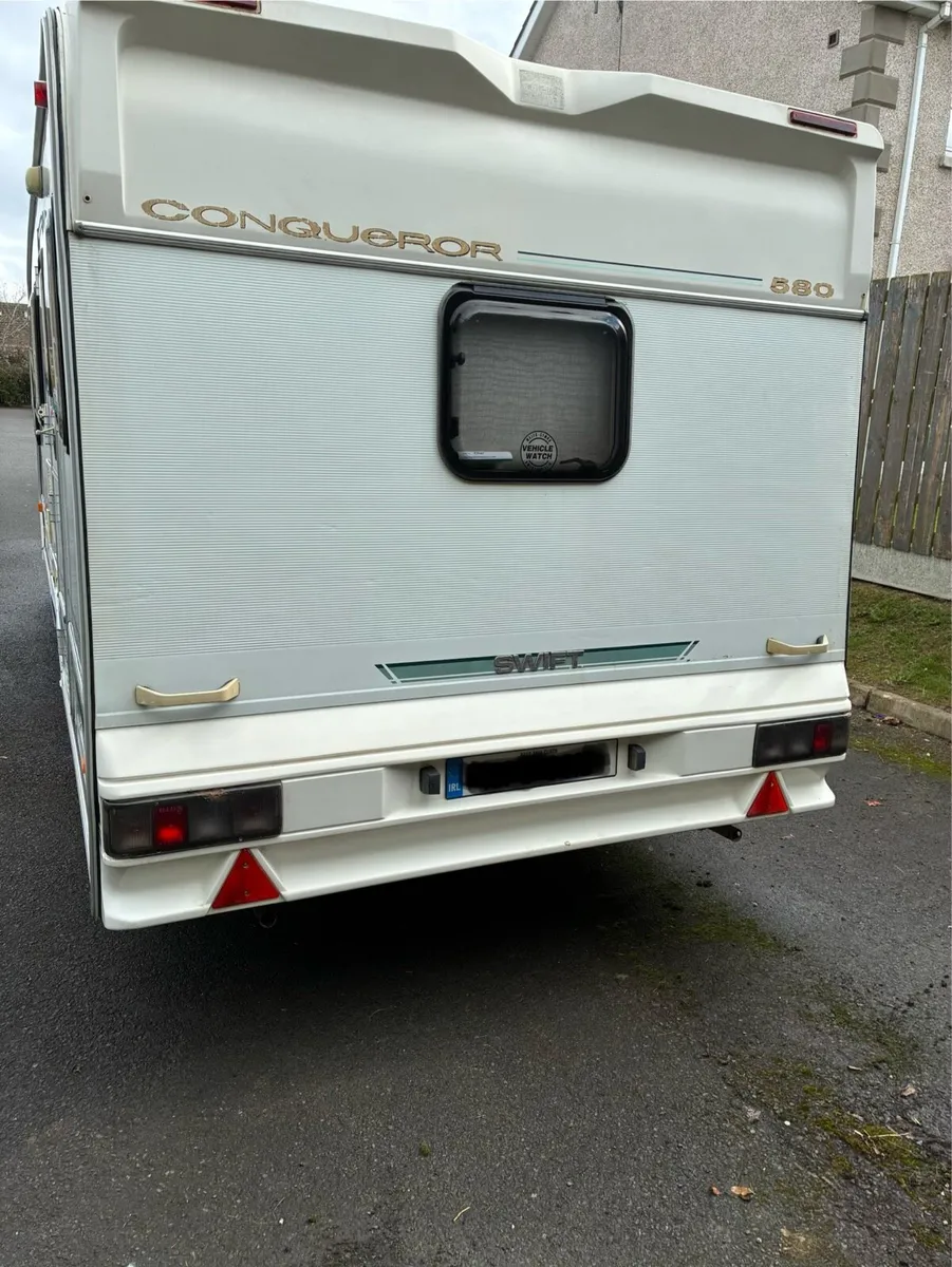 Switch Conqueror 4 Berth + Awning - Image 3