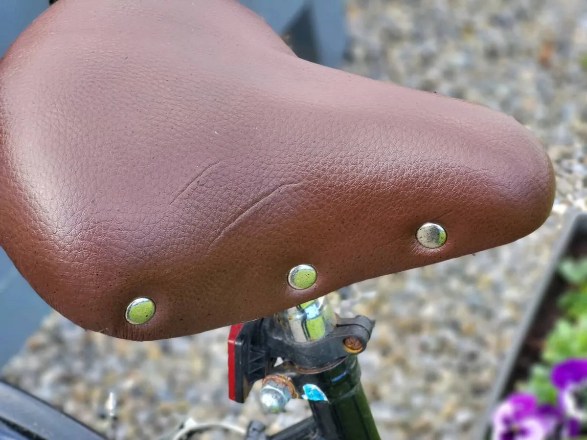 LOVELY LADIES BIKE N BASKET READY TO B USED - Image 3