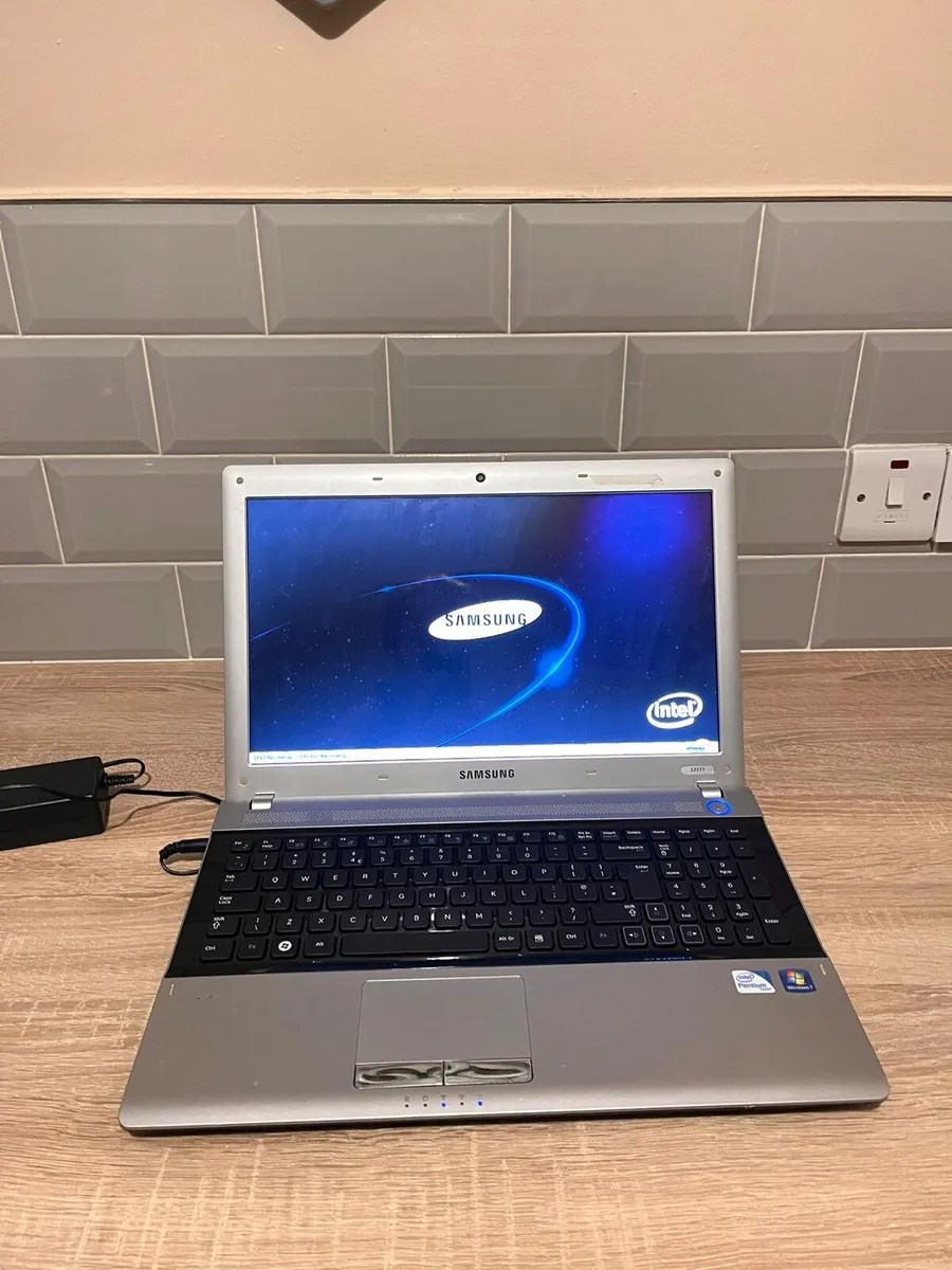 SAMSUNG RV520 CORE i3 2330M 4GB 500GB DVD-RW 15.6 - Image 2