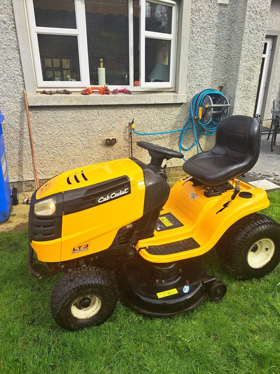 Club Cadet ride on mower - Image 1