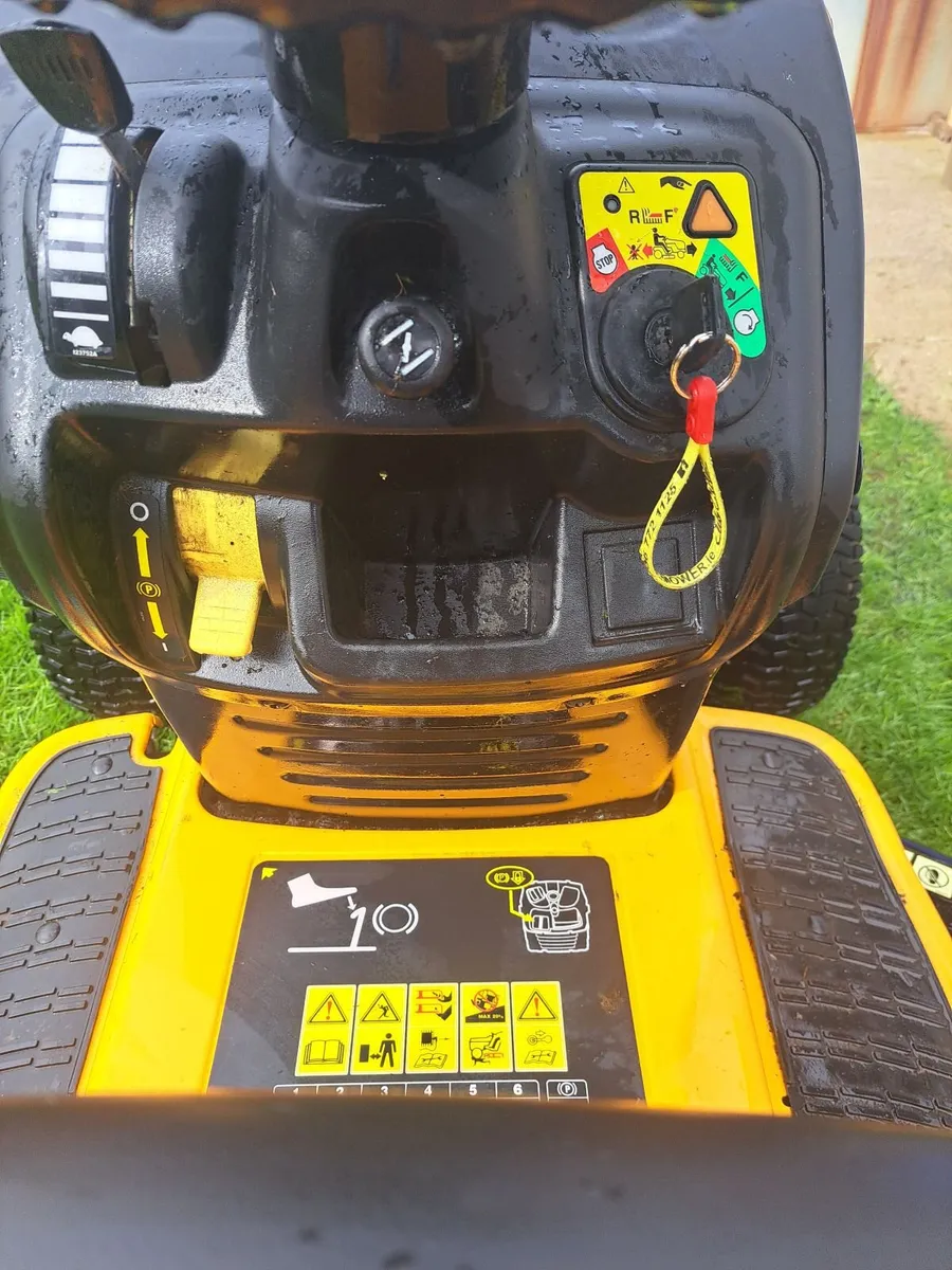 Club Cadet ride on mower - Image 3