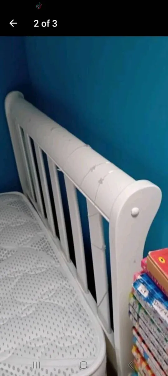 Single bed and mattress - Image 3