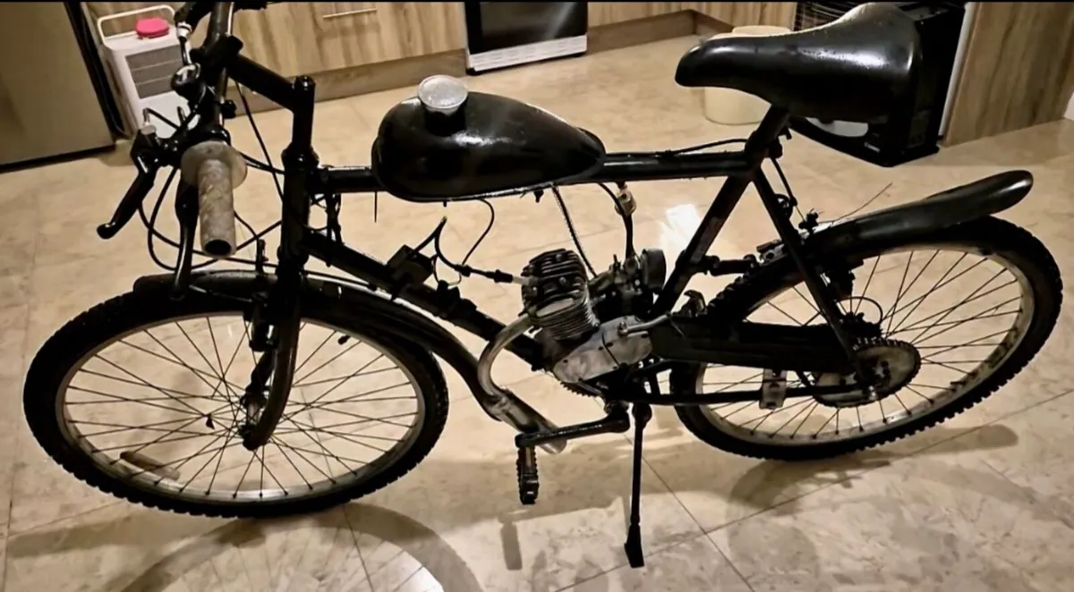 ADULTS PETROL ENGINE BIKE 8OCC  NEEDS FUEL LINE RE - Image 3