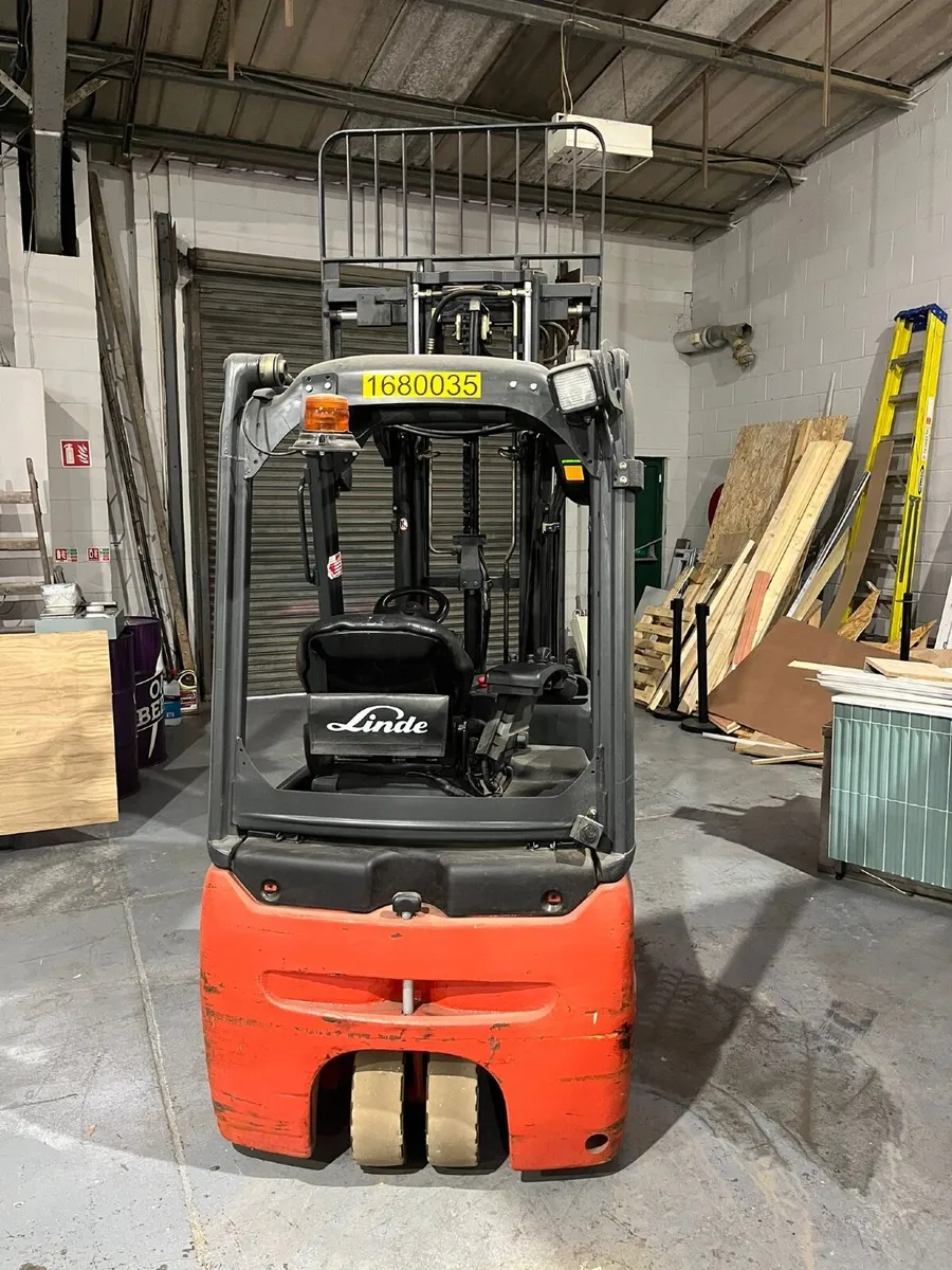 Linde Electric Forklift – 1.6T – 7,550 Hours – 3 W - Image 3