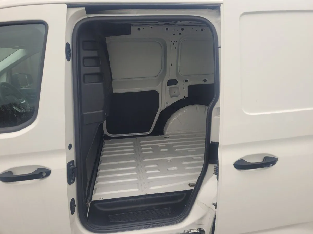 Volkswagen Caddy 2023 CARGO 2.0 TDI 6SPEED *NO VAT - Image 4