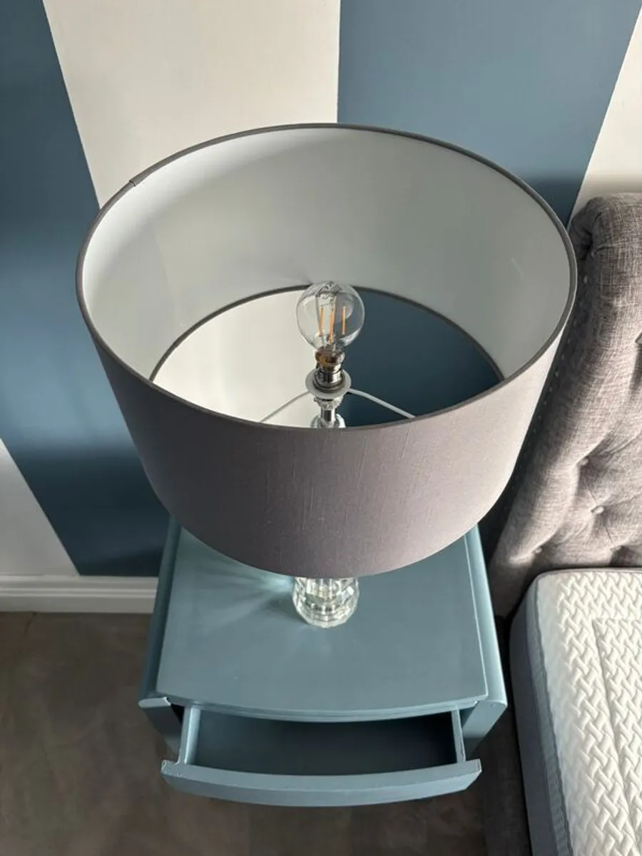 2 crystal style table lamps and side tables - Image 2