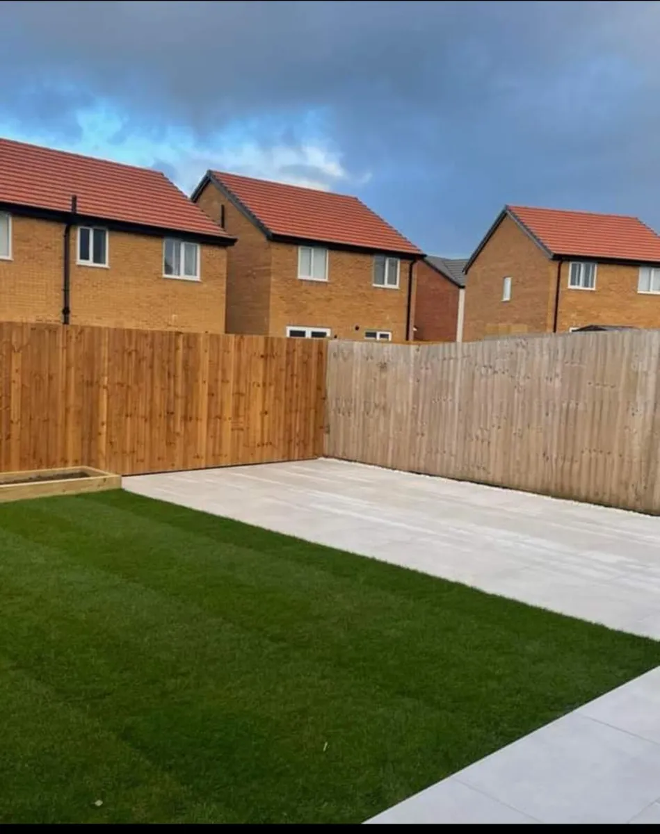 Artificial grass in 5m wide rolls - Image 4