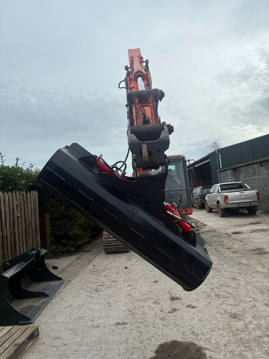 13 ton tilt bucket - Image 1