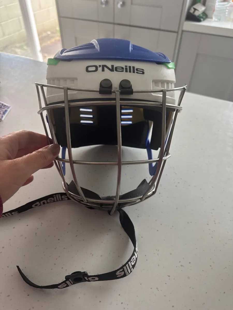 O Neil’s Hurling Helmet - Image 2