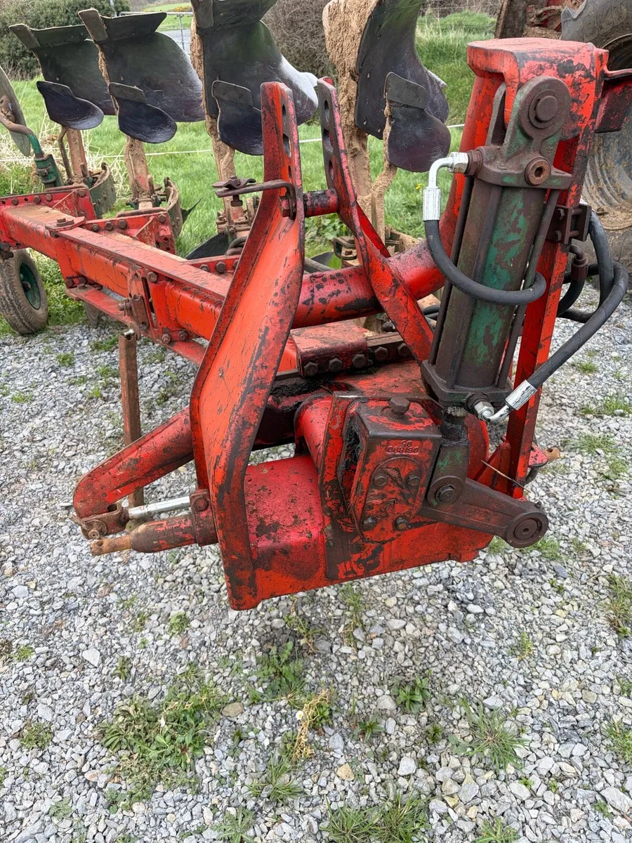 Kverneland plough - Image 4