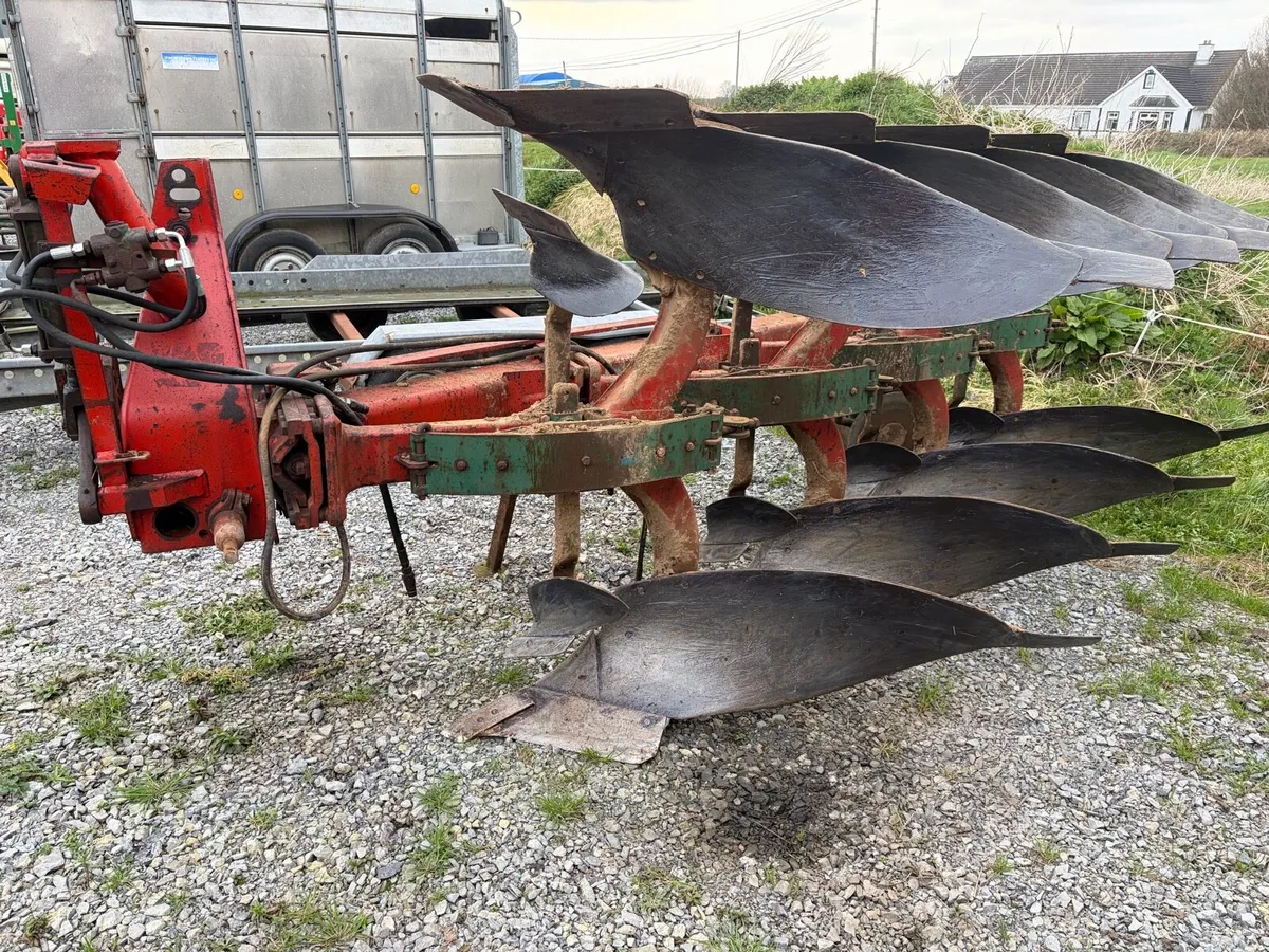 Kverneland plough - Image 1
