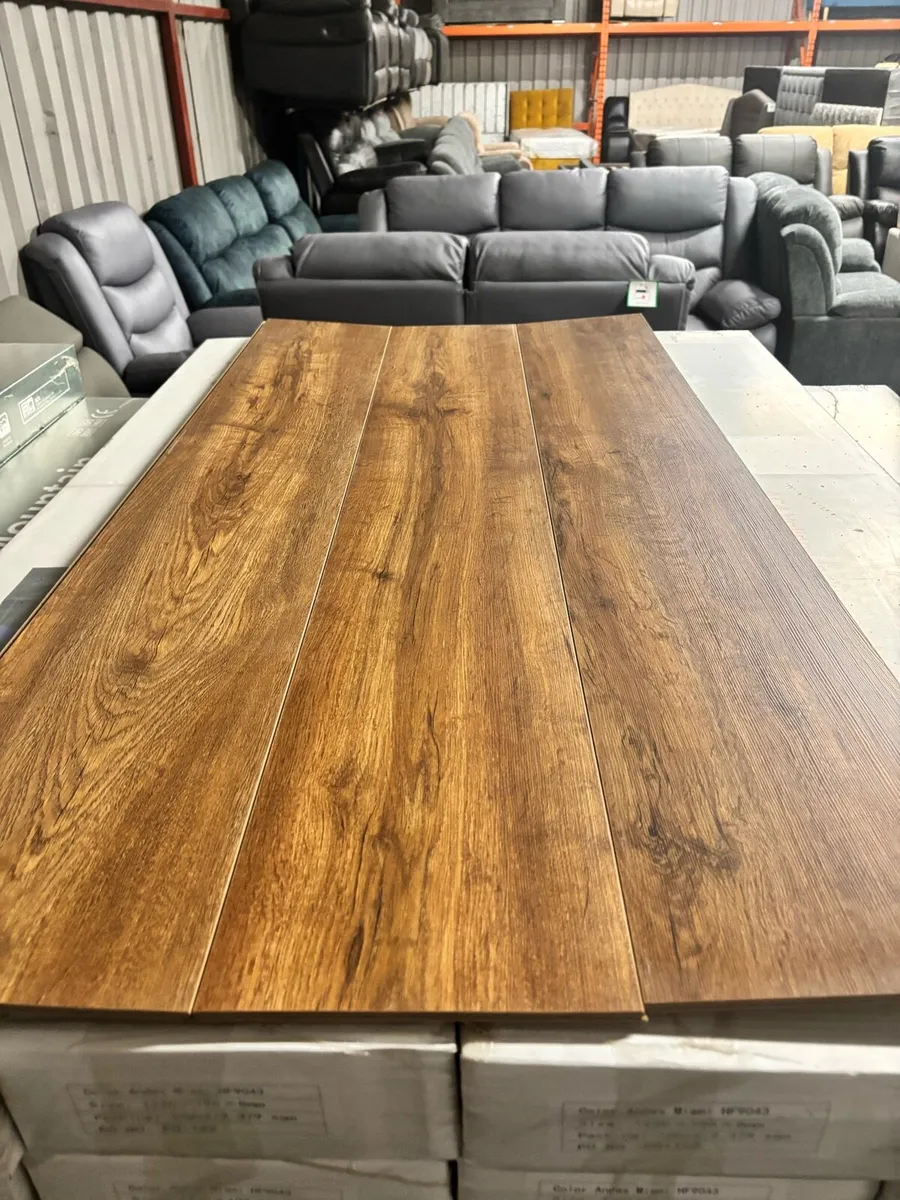New 12mm Laminated Flooring Munich Oak - Image 4