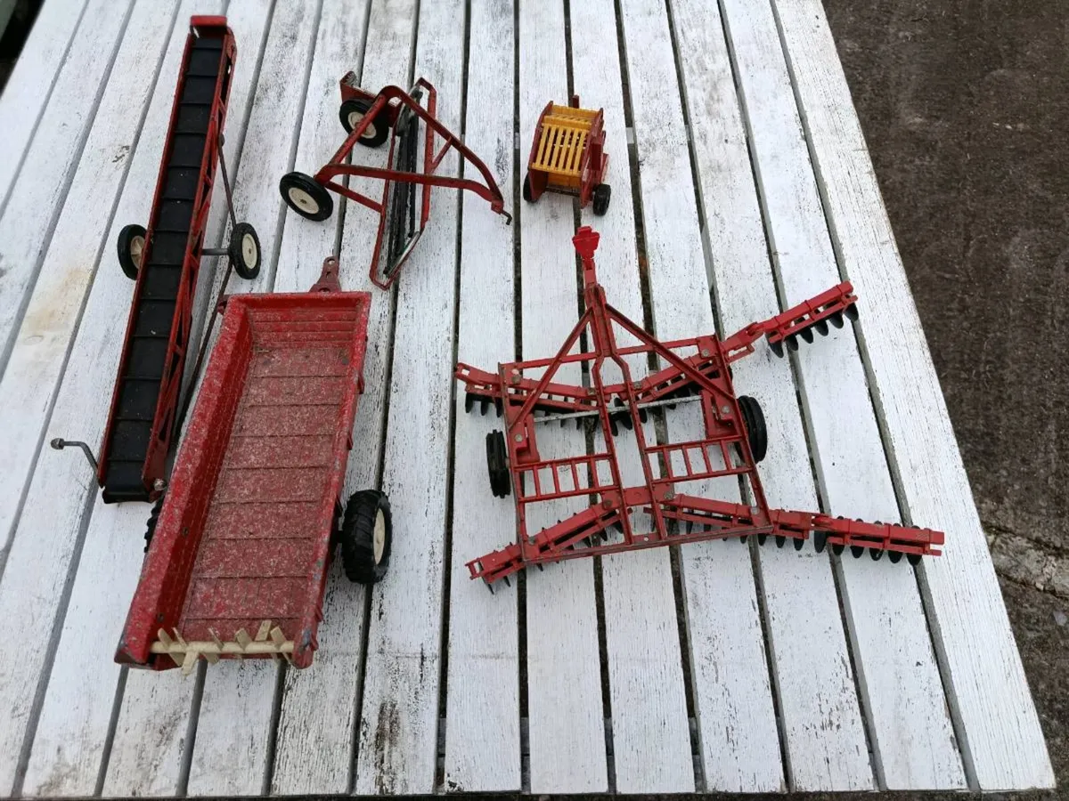 Ertl farm machinery lot - Image 1