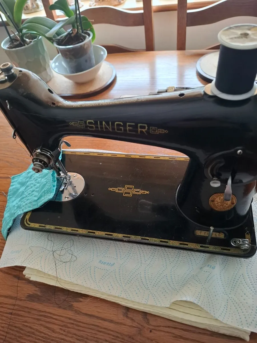 1950 Singer 201 electric sewing machine - Image 3