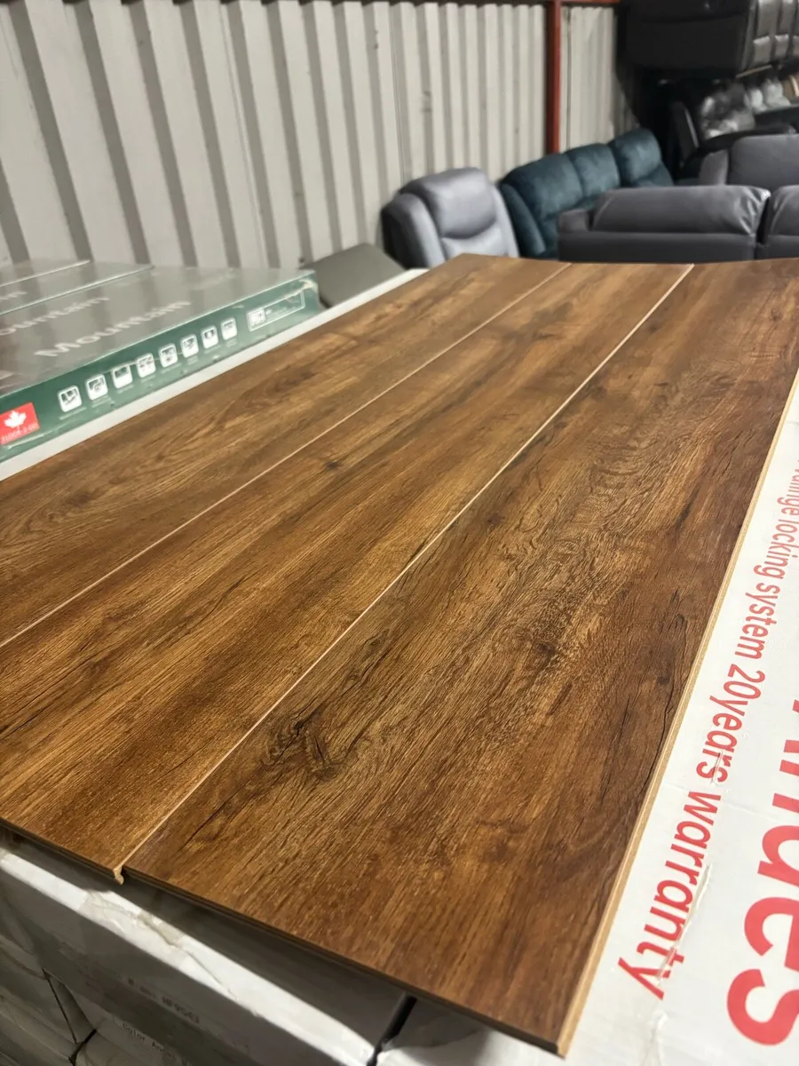 Laminated Flooring 12mm Munich oak - Image 1