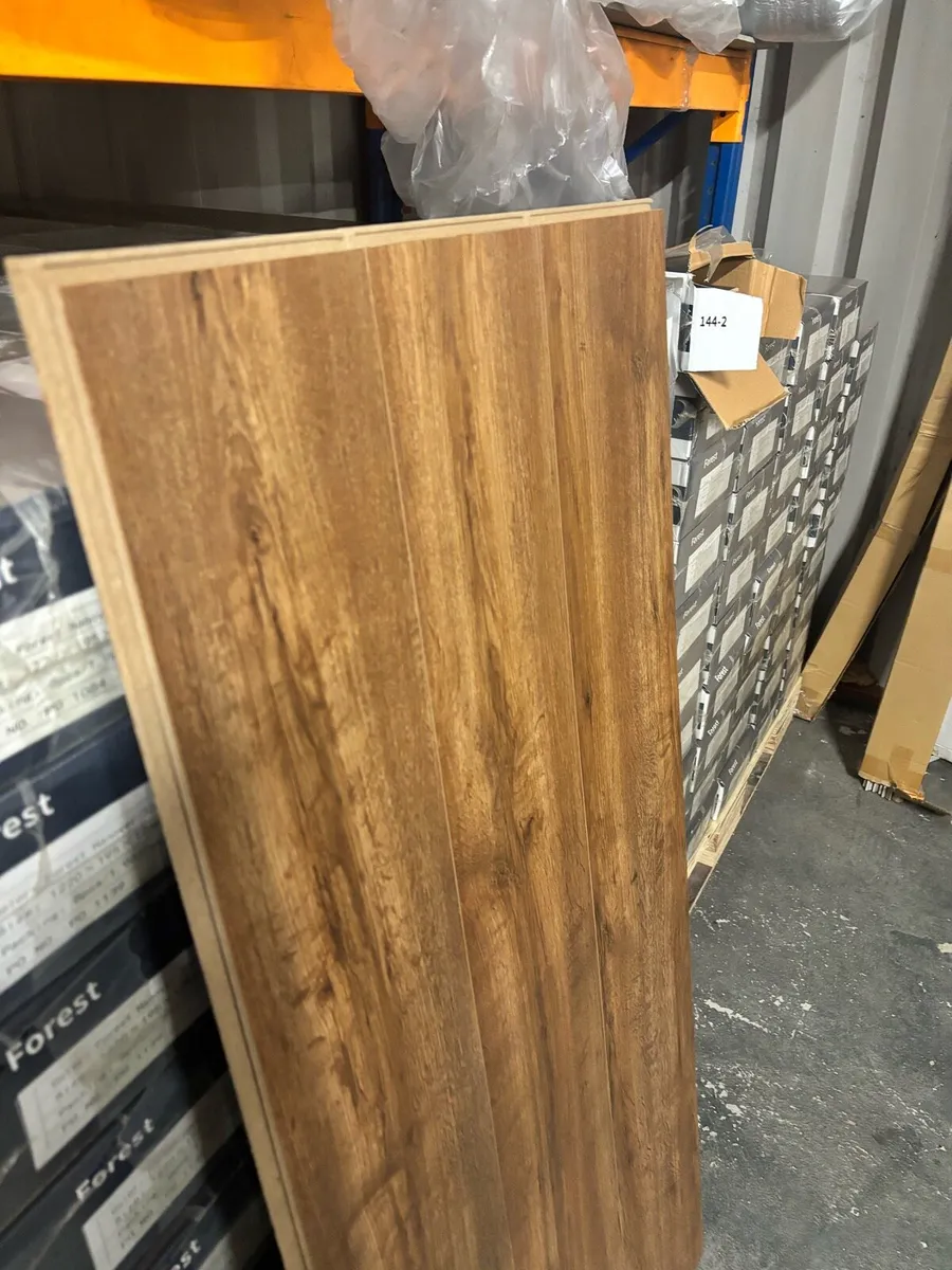 Laminated Flooring 12mm Munich oak - Image 2