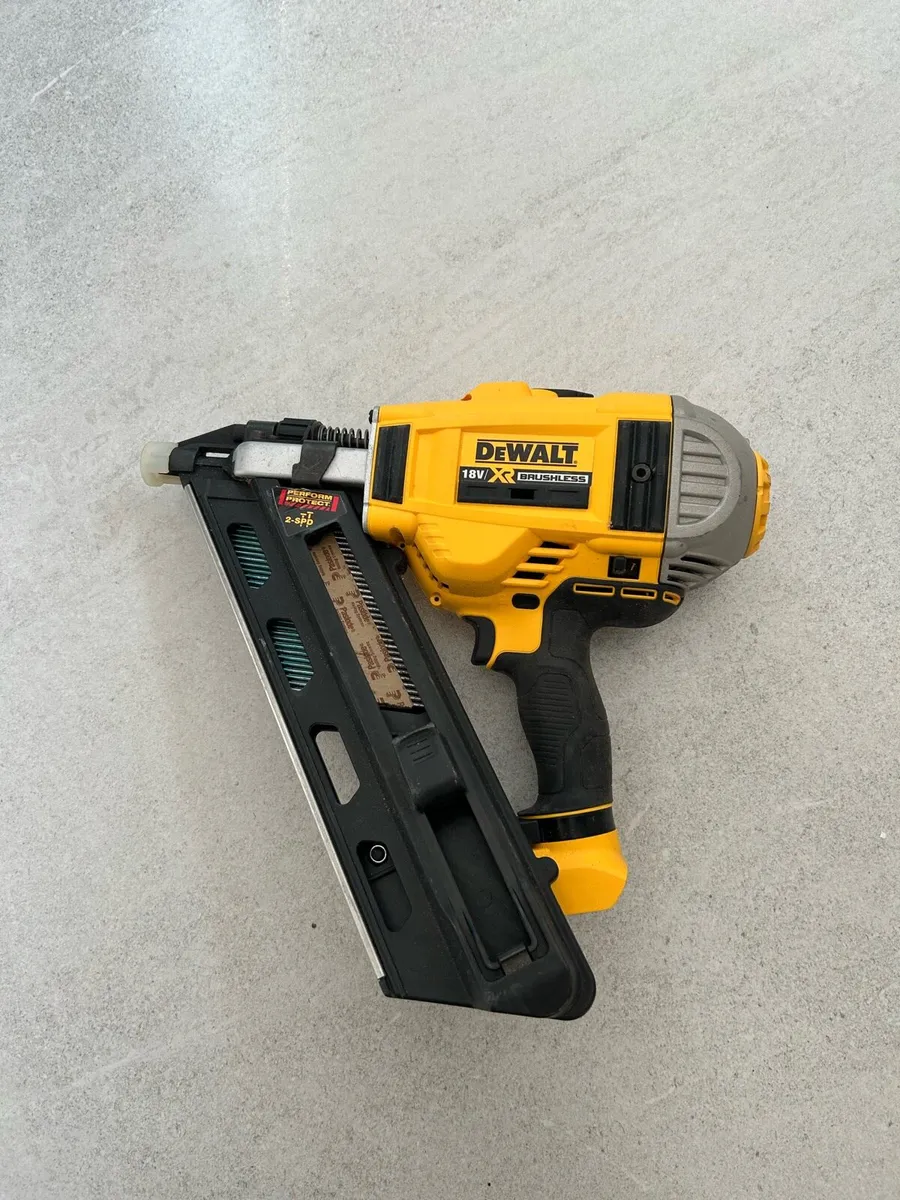 Dewalt 1st fix nail gun - Image 1