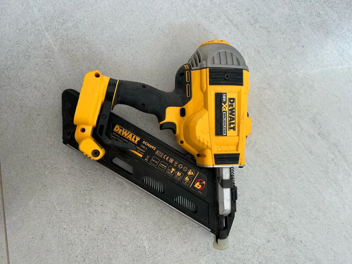 Dewalt 1st fix nail gun - Image 2