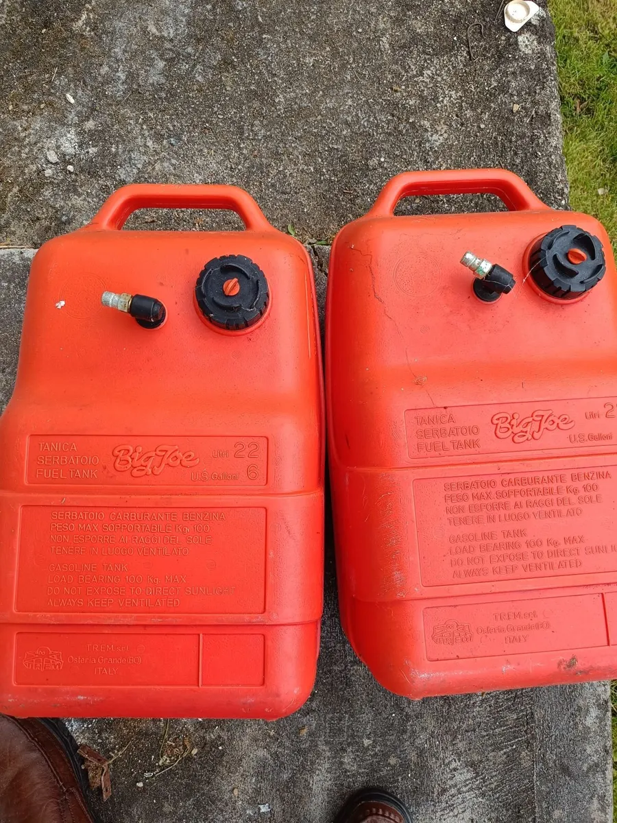 Outboard fuel tanks 22l x2
