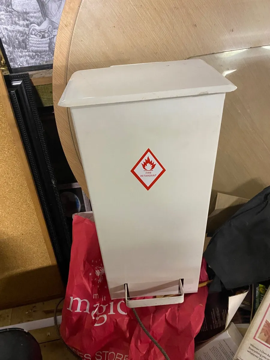 Metal fire retardant bin - Image 1