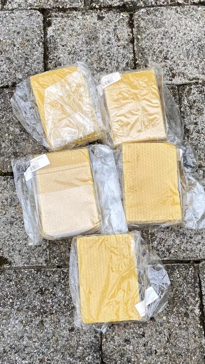 Beehives & accessories - Image 1