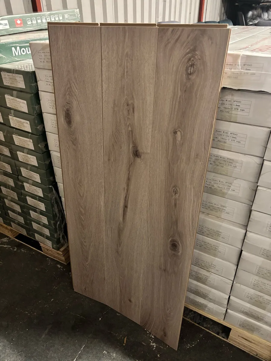 Laminated Flooring 8mm Irish Grey - Image 2