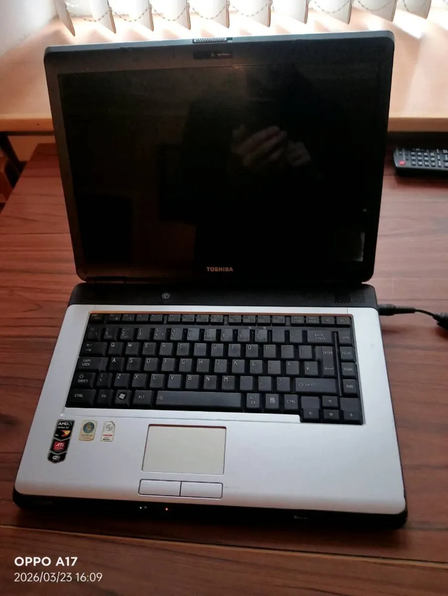 Toshiba laptop - Image 2
