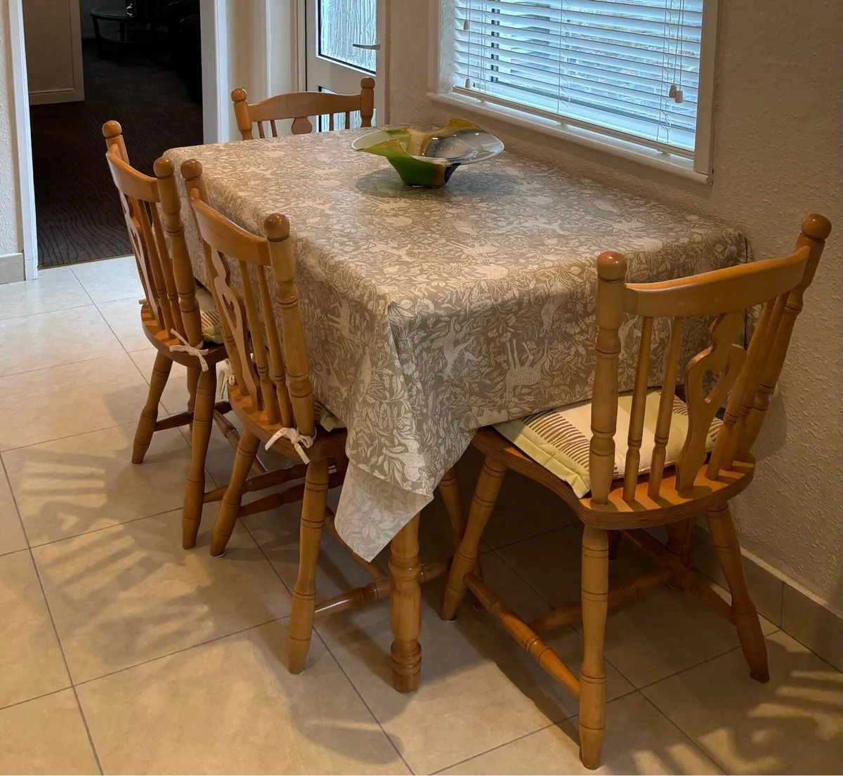 Pine Kitchen Table and 4 x Chairs - Image 1