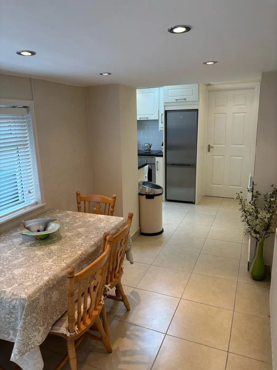 Pine Kitchen Table and 4 x Chairs - Image 2