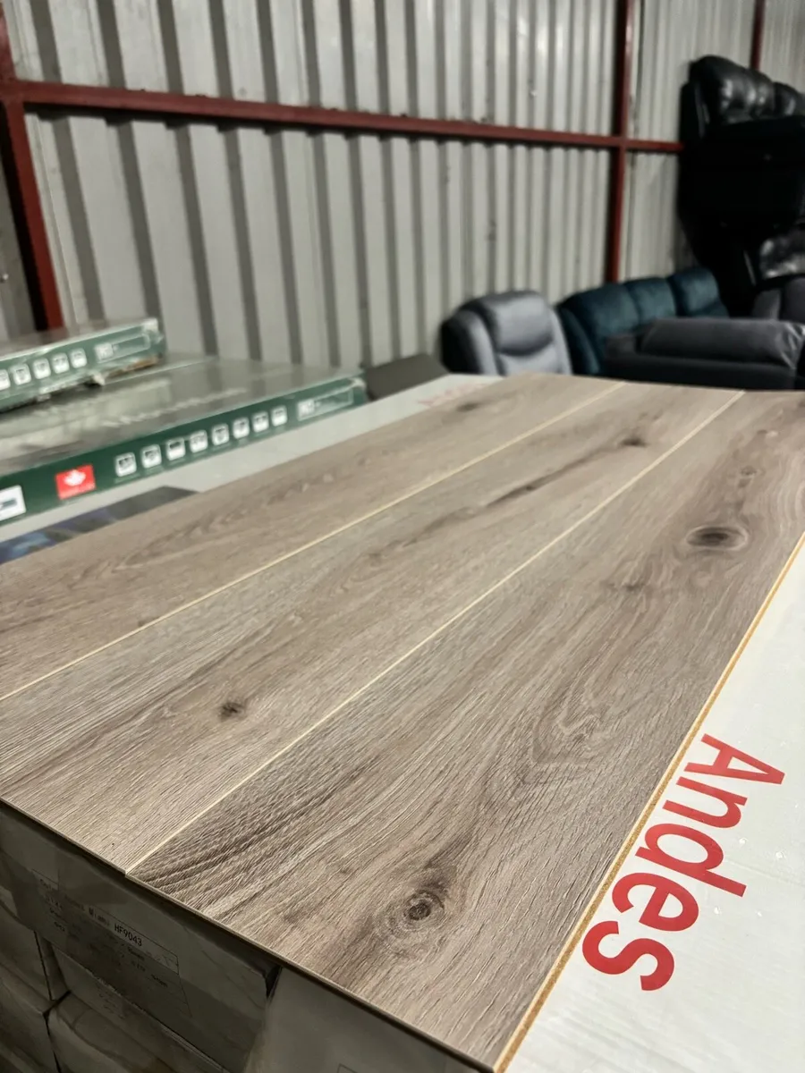 Laminated Flooring 8mm Irish Grey - Image 2