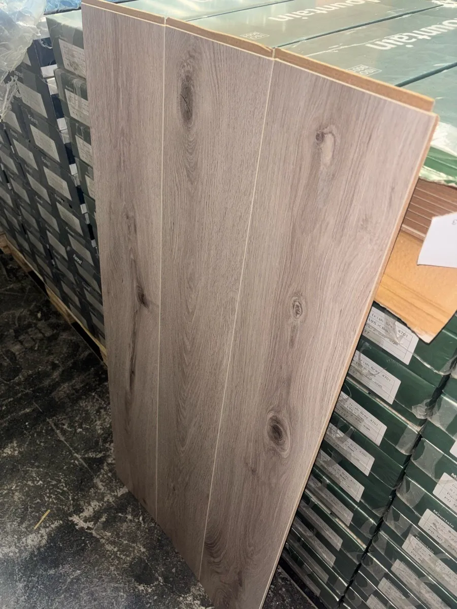 Laminated Flooring 8mm Irish Grey - Image 4