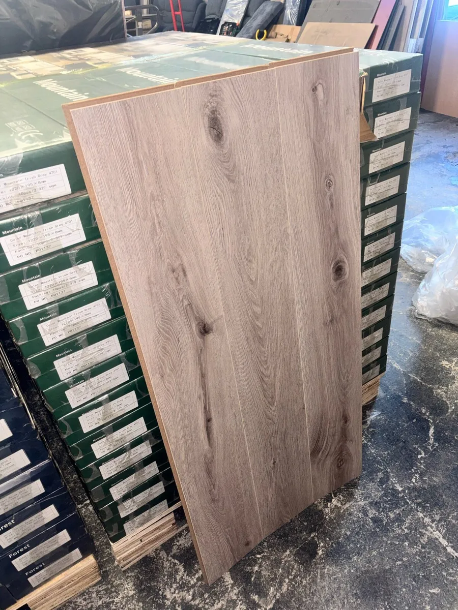 Laminated Flooring 8mm Irish Grey - Image 3