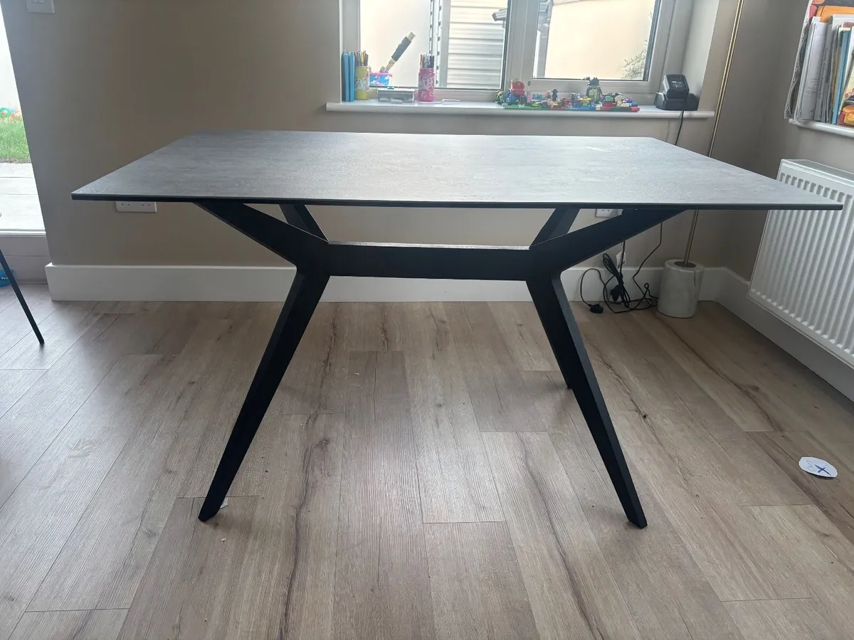 Calligaris Kent Dinning Table - Image 1