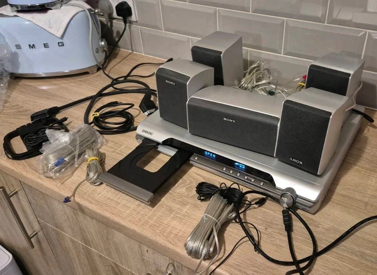 SONY DAV-DZ120 DVD HOME THEATER SYSTEM.5.1 CHANNEL - Image 2