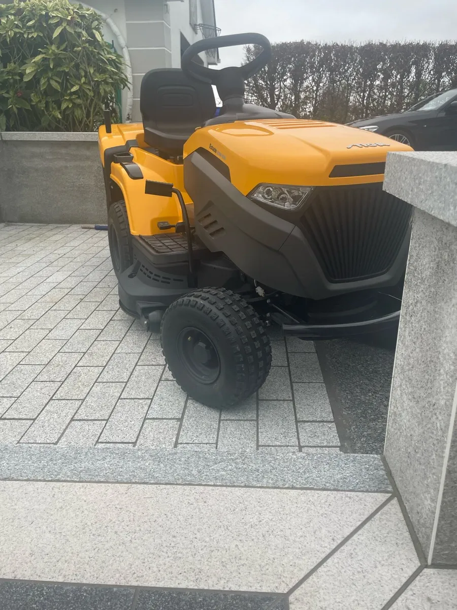 Stiga Estate 2398 HW Lawnmower - Image 2