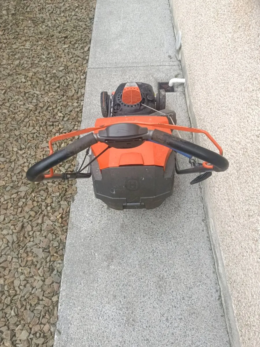 Husqvarna Push Lawnmower Petrol LC48V model - Image 3