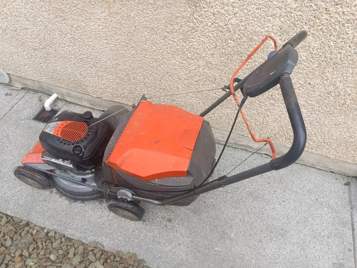 Husqvarna Push Lawnmower Petrol LC48V model - Image 4