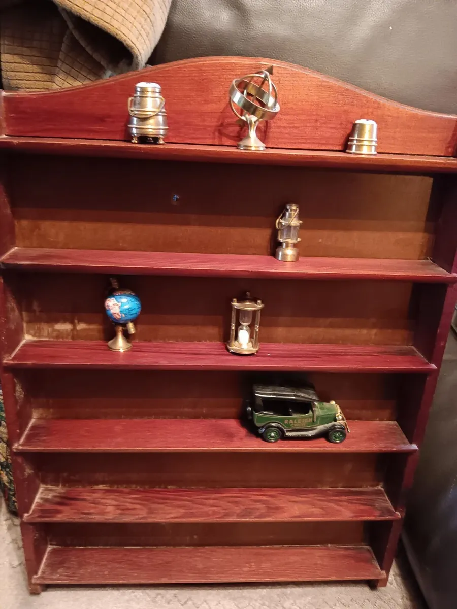 Miniature display shelves - Image 1