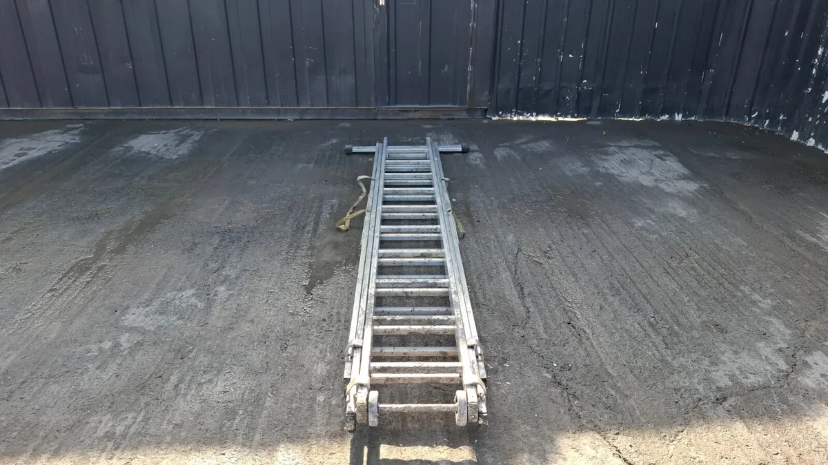 10ft Triple Ladder – Extendable Purpose Ladder - Image 2