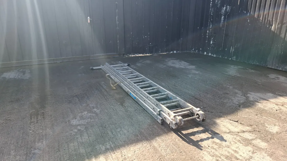 10ft Triple Ladder – Extendable Purpose Ladder - Image 1