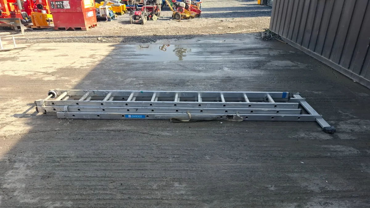 10ft Triple Ladder – Extendable Purpose Ladder - Image 4