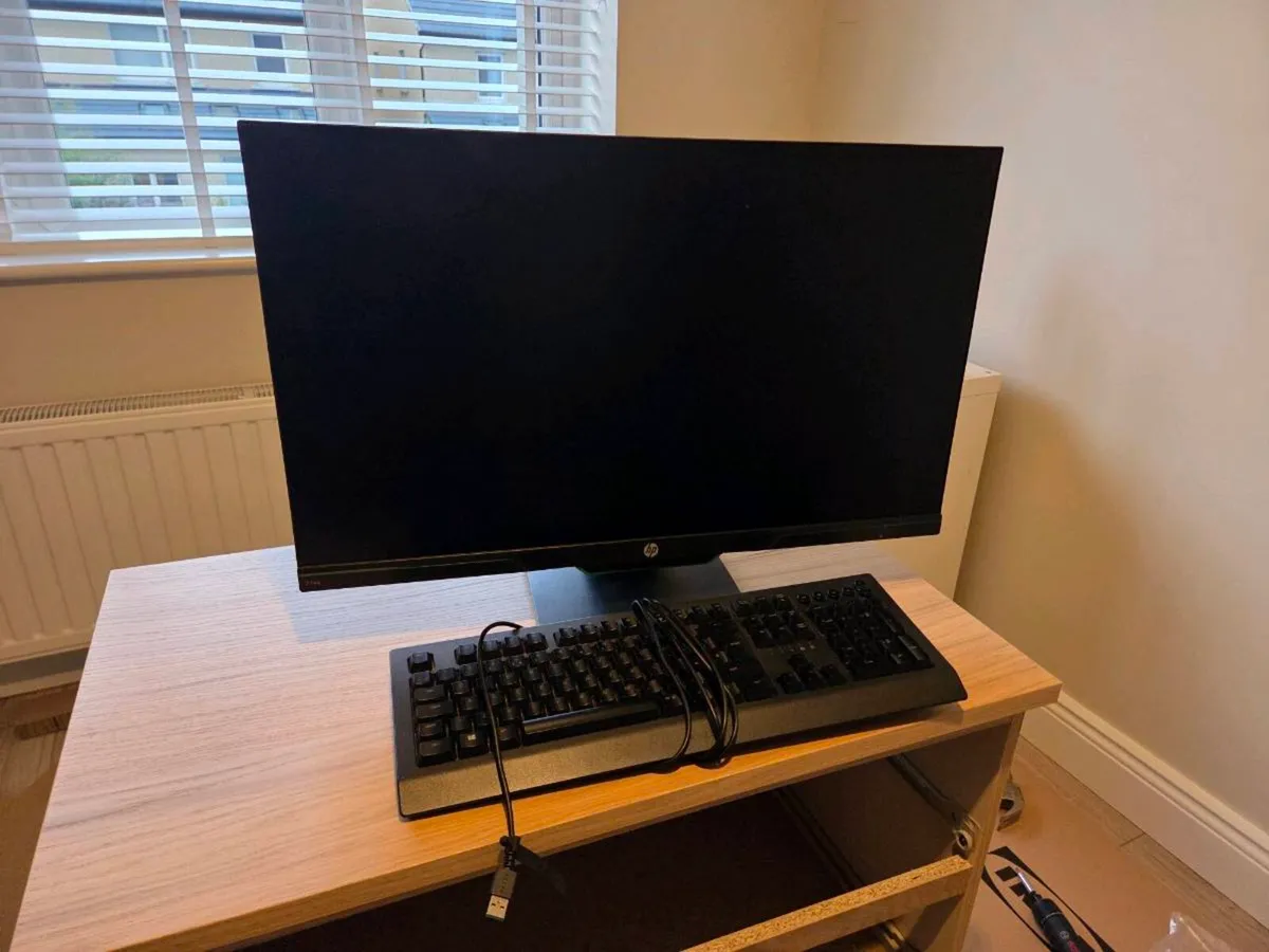 27 inch Gaming monitor + Razor keyboard and mouse - Image 4