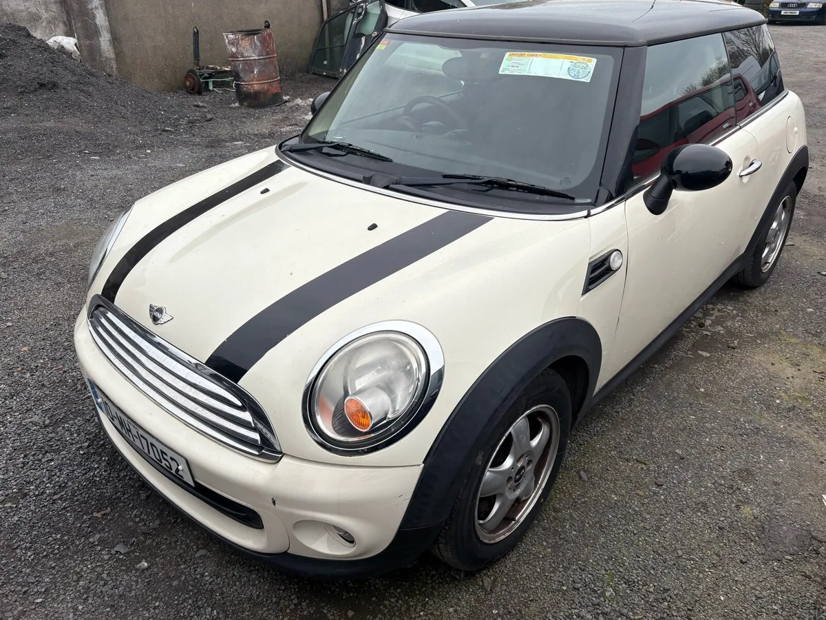 2010 Mini Cooper - Image 2