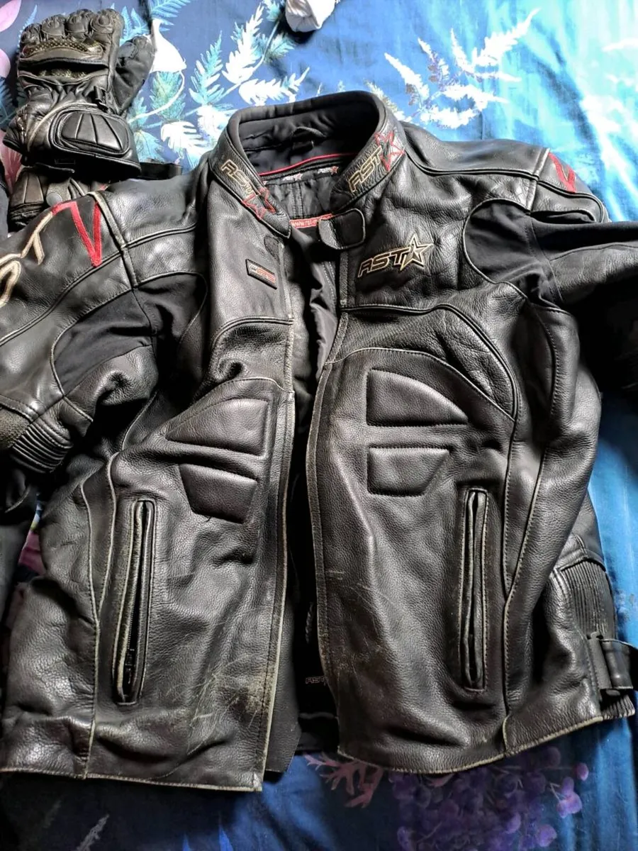 Motorcycle gear - Image 3