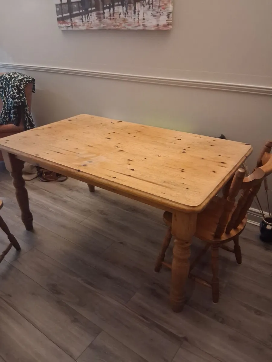 Kitchen Table and 4 Chairs - Image 2