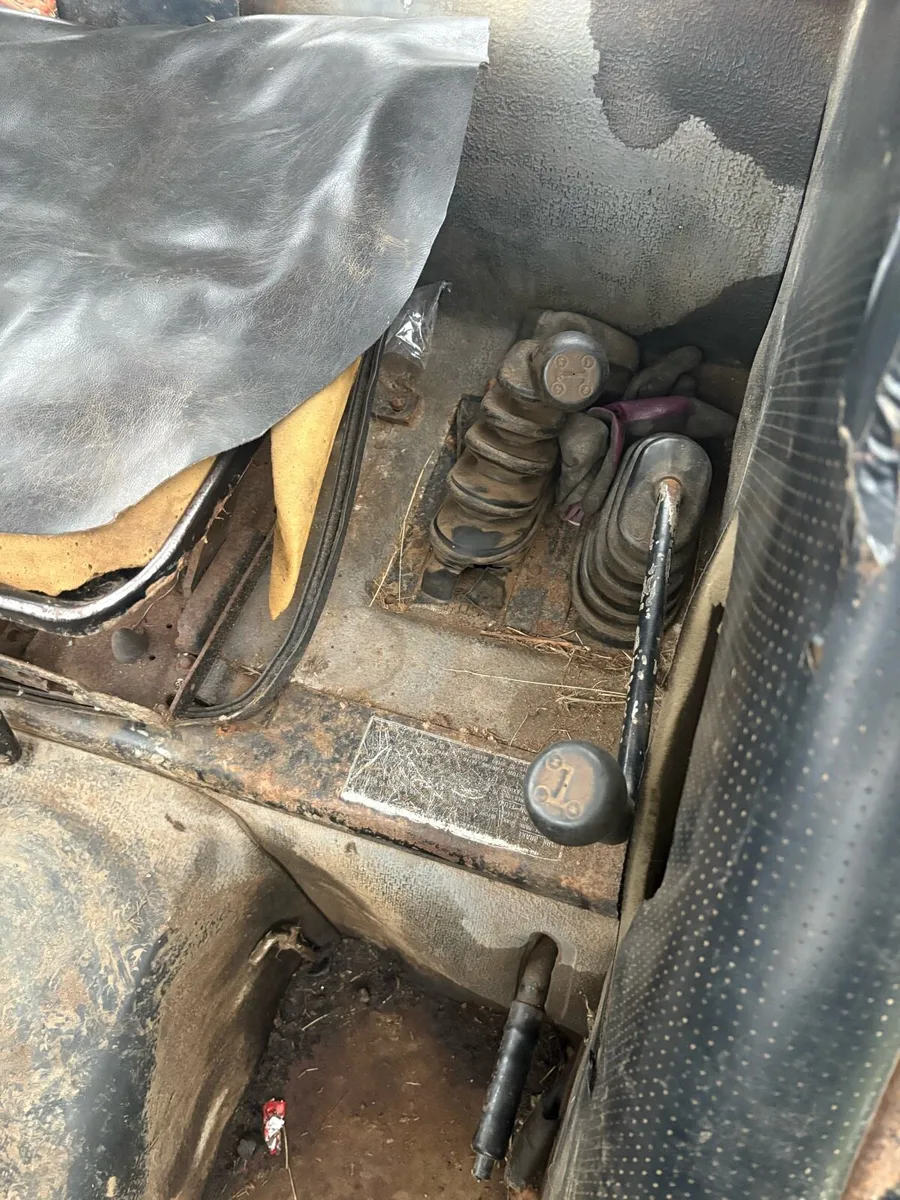 Case international 585 - Image 2